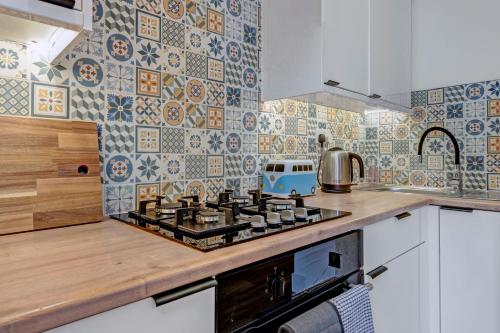 Stylish 2-Bed Villa Garden Central Edinburgh - image 13