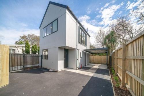 City on Foot - Comfy Townhouse in Linwood