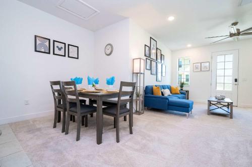 Splendid 4 Bedroom w Pool Close to Disney 132 in Davenport, USA