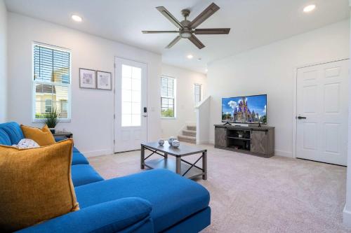 Splendid 4 Bedroom w Pool Close to Disney 132 in Davenport, USA
