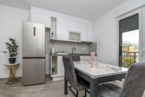 Oprema, Apartments Castel L in Kaštel Lukšič