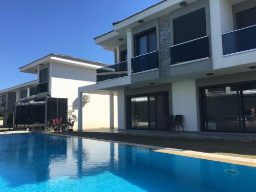 Luxury villa with pool for rent in Izmir Çeşme – khách sạn tại Reisdere