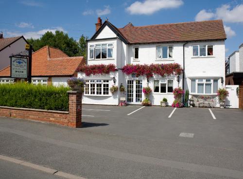 Moonraker House - image 7