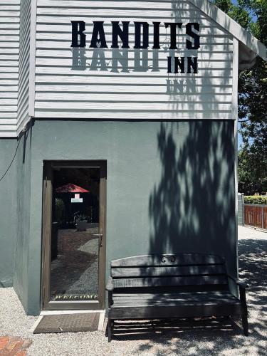 A szálláshely kívülről, Bandit's Inn in Sedgefield
