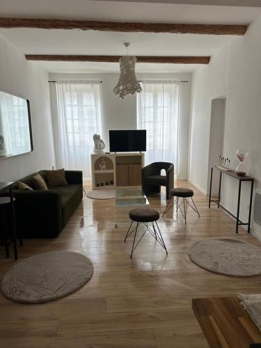 CARPENTRAS appartement climatisé 3e étage situé dans le centre historique