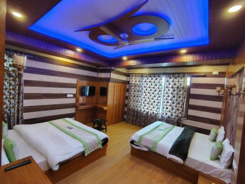Hotel Golden Eye Managed By Him Haults Hospitality & Seven Hills Hotel & Resort - Srinagar