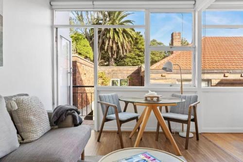 Balcony/terrace, Sunny 1BR cozy apartment Parkside and Harbourside in Bellevue Hill