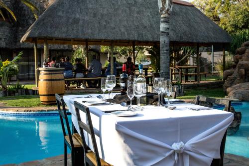 مطعم, Cest Si Bon Hotel in أوتجيوارونجو