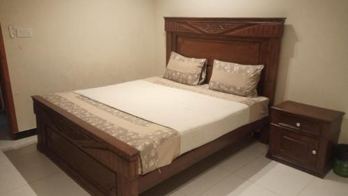 PECHS Guest House main shahra e Faisal Delhi sweets - Karachi