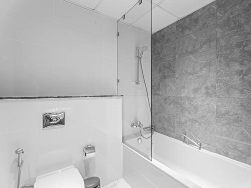 Cozy and Elegant 1 BDR In Noura Tower-37 - image 3