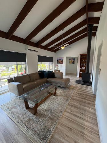 Sunshine Bay, 5 mins to beach w pool pet friendly in Sunshine Bay