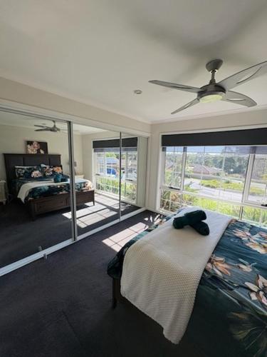 Sunshine Bay, 5 mins to beach w pool pet friendly in Sunshine Bay