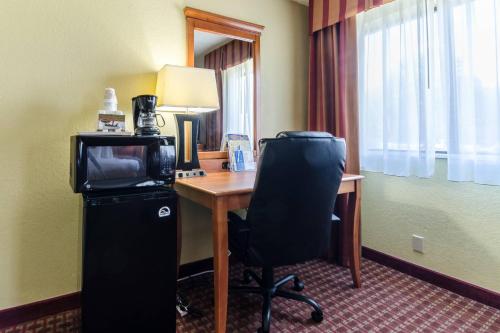 Rodeway Inn & Suites Jacksonville near Camp Lejeune - image 40