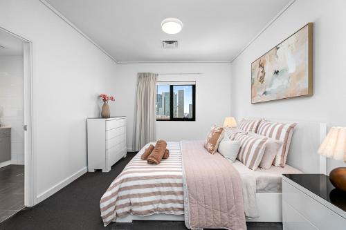Barrack Street City Pad 2BR 2 BTH - Tap to explore photos