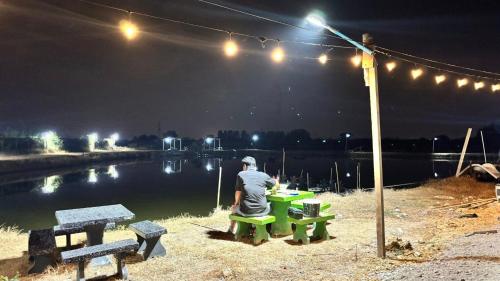 Restaurant, บ้านสวนจุกทิพย์ โฮมสเตย์ in Don Tum