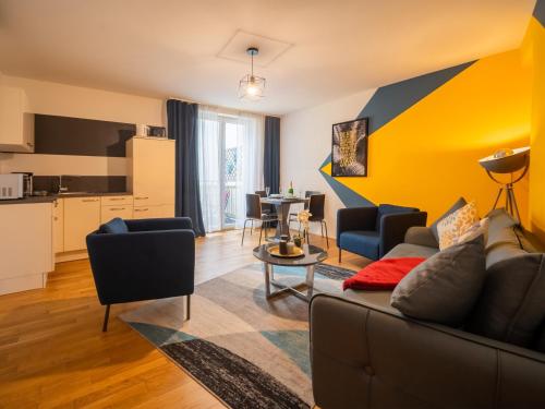 Balcony Apartment for 4 near Naschmarkt & Kettenbrückengasse U4 Metro, Wien