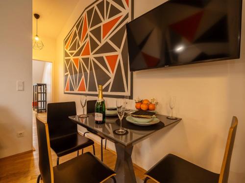 Balcony Apartment for 4 near Naschmarkt & U4 Metro, Vienna (photo 7)
