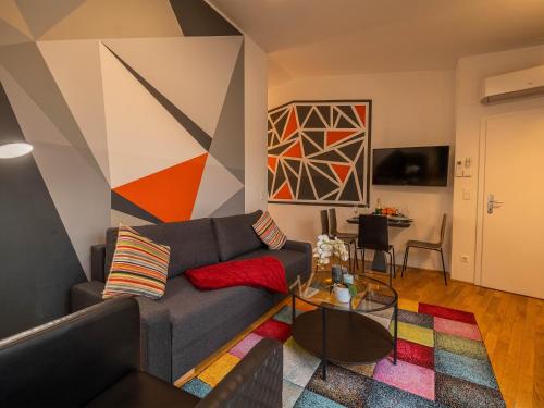Balcony Apartment for 4 near Naschmarkt & U4 Metro, Vienna (photo 8)