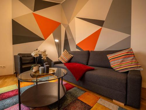 Balcony Apartment for 4 near Naschmarkt & U4 Metro, Vienna (photo 9)