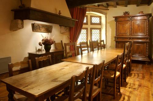 Shared lounge/TV area, Hostellerie du Vieux Perouges in Perouges