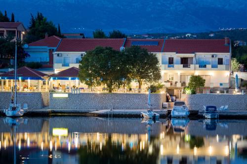  Apartments Duje Ribnica, Pension in Obrovac bei Viguzico