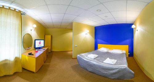 Red Apple Hotel