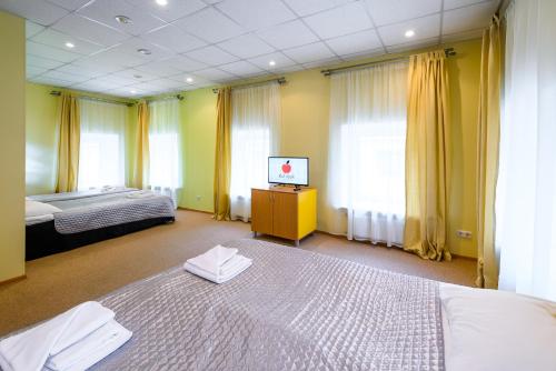 Red Apple Hotel