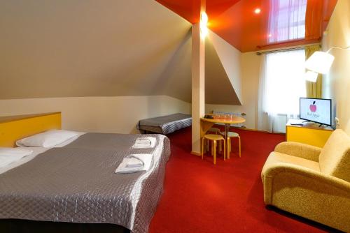 Red Apple Hotel