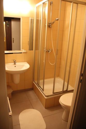 Double or Twin Room with Bathroom image 1