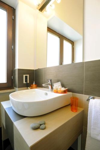 Honey Rooms - image 2