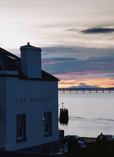 The Newport Inn in Тайпорт