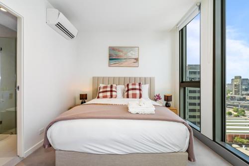 Entire Luxury Apartment City Views in South Melbourne