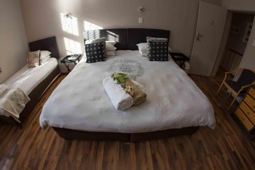 3 twin beds