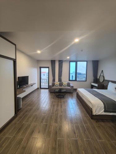 1 king bed, 1 sofa bed