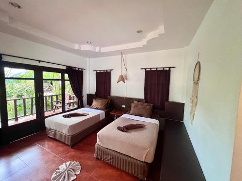 room detail thumbnail 2