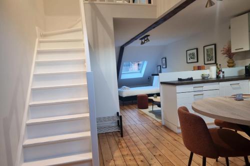 Le Bois Bleu 3rd Floor Elegance & Comfort in the Heart of Honfleur - image 2