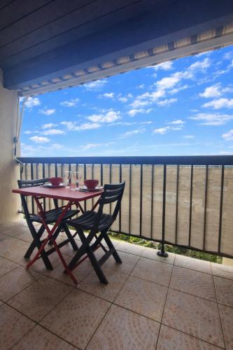 Les Capitelles Bord de plage avec grande piscine - Vue montagne - Balcon - Clim