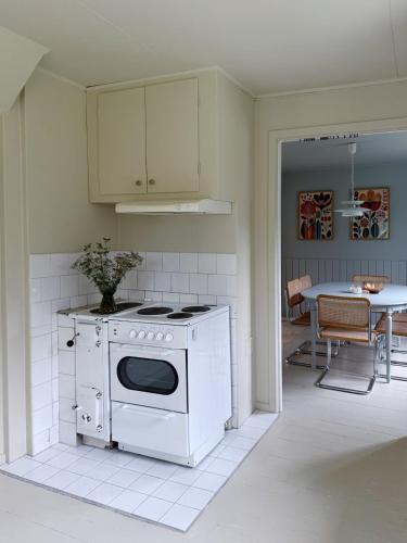 Swedish Country House Near the Ocean in 스뱅스타