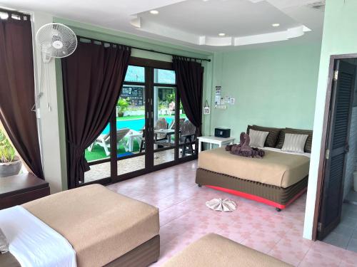 room detail thumbnail 1