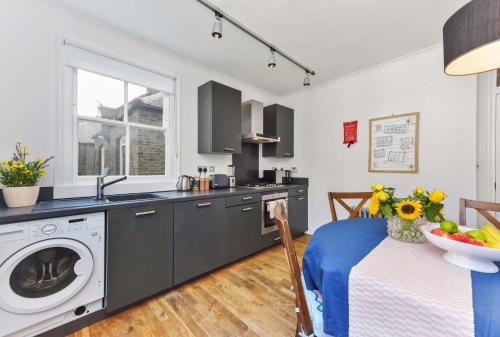 Spacious 3-Bedroom Duplex Near London’s South Bank - Peaceful & Central London 