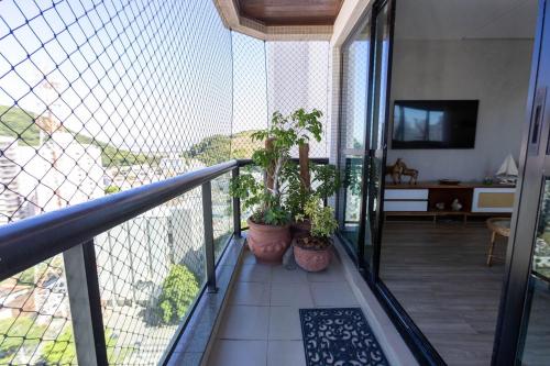Balcony/terrace, Cobertura Duplex com piscina a 200m da Praia near Steam train pavillion
