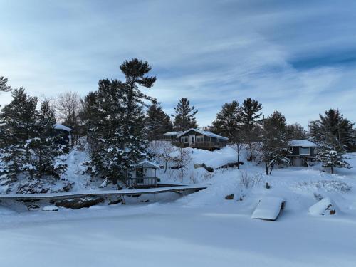 Waterfront Rockwood Resort with Private Beach and BBQ - Skerryvore Drive