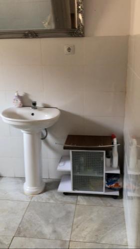 Tome Guesthouse in Avenida Água Grande