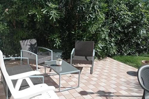  1-Bed Apartment Sleeps 2 - Free Parking and Garden in Gallinaro
