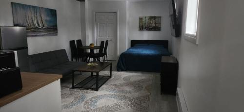 Cozy Studio Retreat in Scenic Georgina, Canada in Georgina (ON)