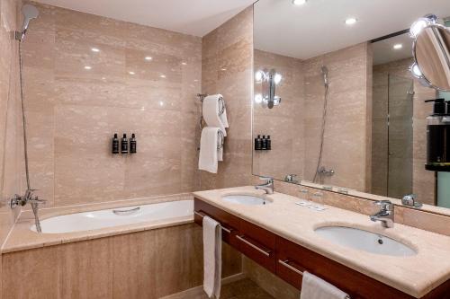 room detail thumbnail 2