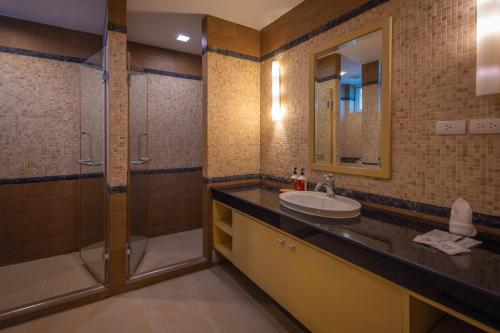 room detail thumbnail 2