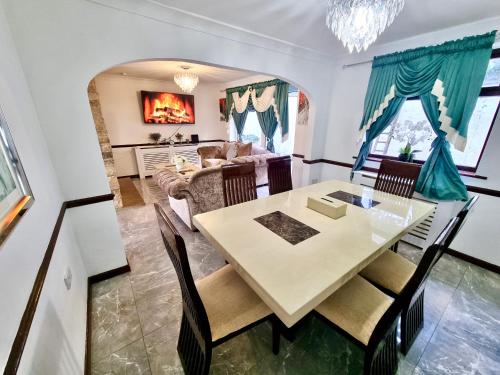 Facilities, Indoor Heated Pool - Large Family Home - Sleeps 12 - Near Bournemouth Beach in Redhill