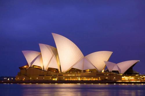Sydney Observatory Home Luxe 2BR with City views and pool - image 9