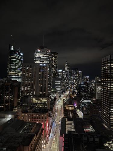 Sydney Observatory Home Luxe 2BR with City views and pool - image 4